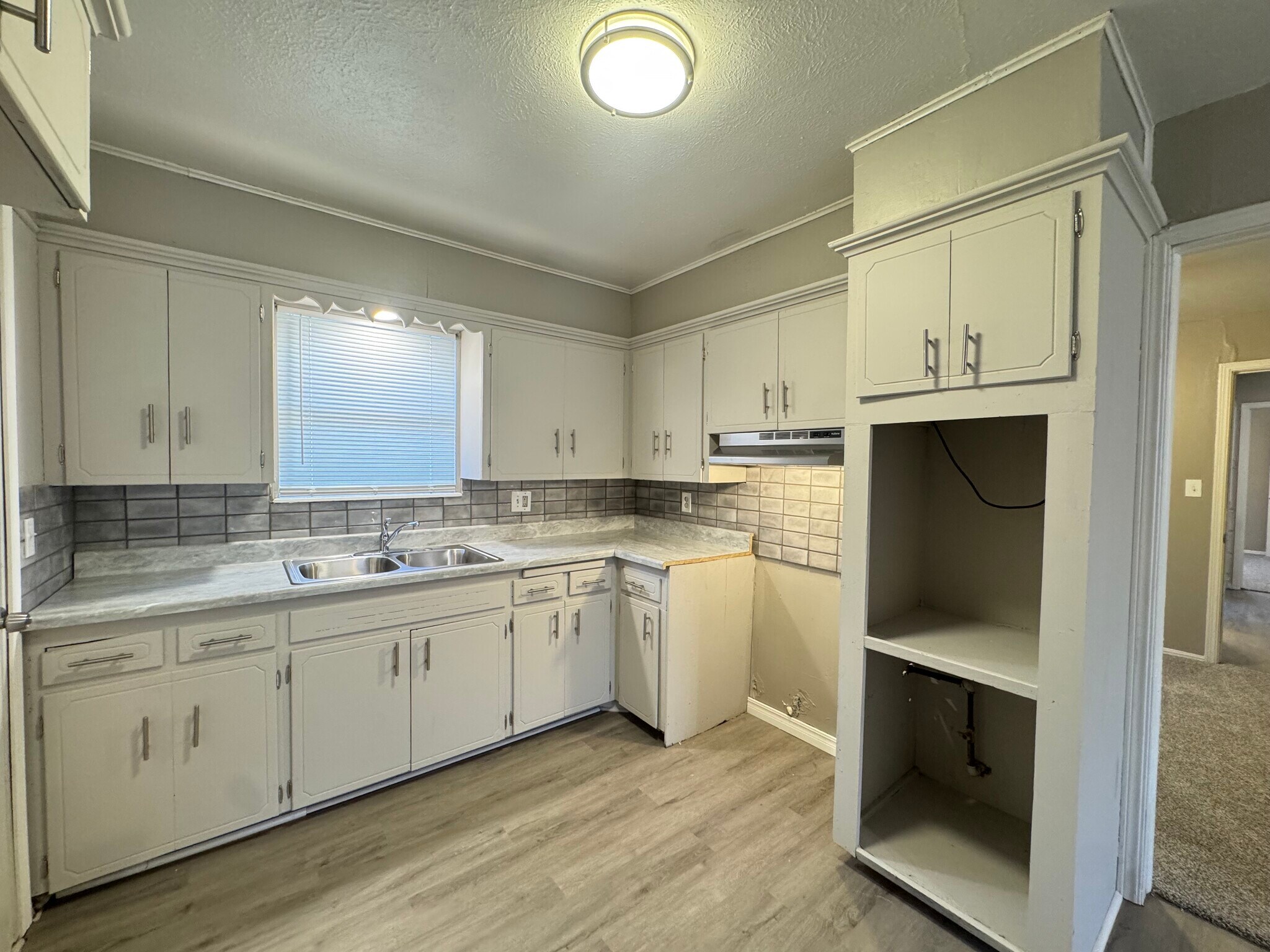 Building Photo - 9111 N Walker Ave