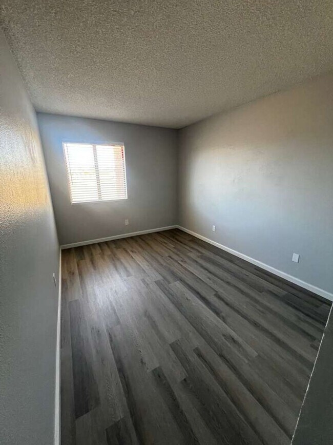 Building Photo - 5662 E Lake Mead Blvd