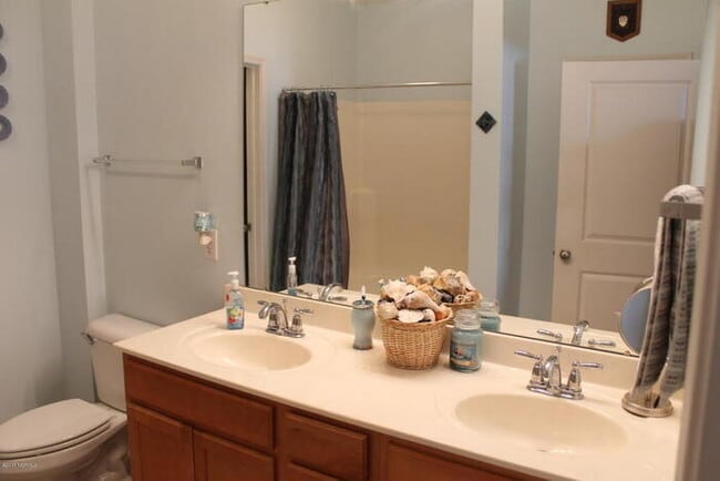 Building Photo - Beautiful 2 Bedroom 2 Bathroom Located in ...