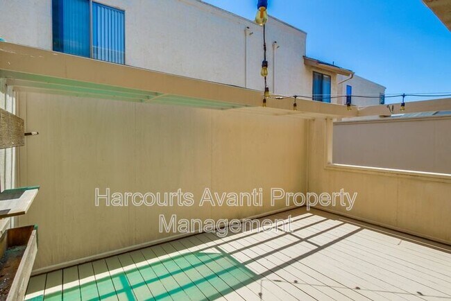 Building Photo - 3268 Via Marin