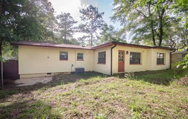 Building Photo - Fabulous home near the fairgrounds-$500 of...