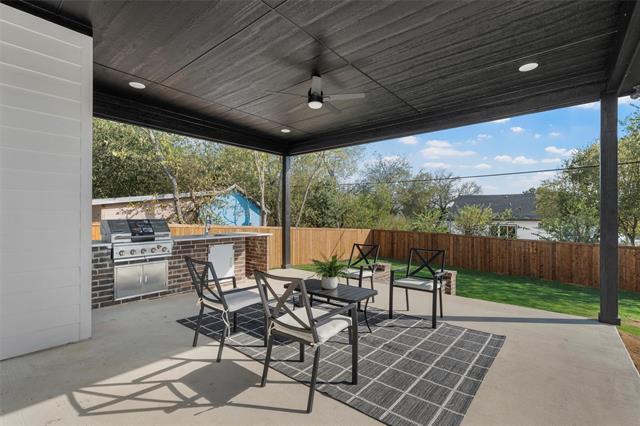 Building Photo - 700 Park Dr