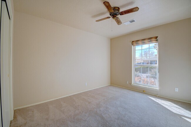 Building Photo - 5316 Van Christopher Dr NE