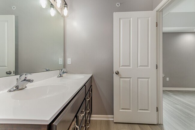 Building Photo - Welcome to this charming 3 bedroom, 2.5 ba...