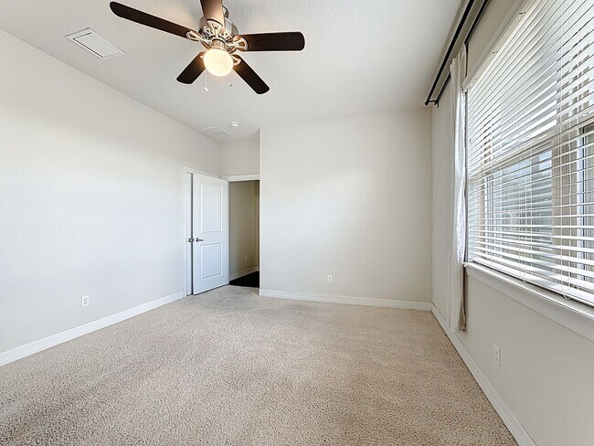 Building Photo - Executive Home with 5 bedrooms / four 1/2 ...