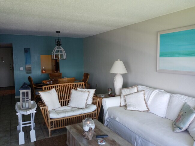 Building Photo - 1516 S Lakeside Dr