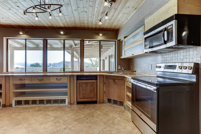 Building Photo - 17137 E Rand Dr