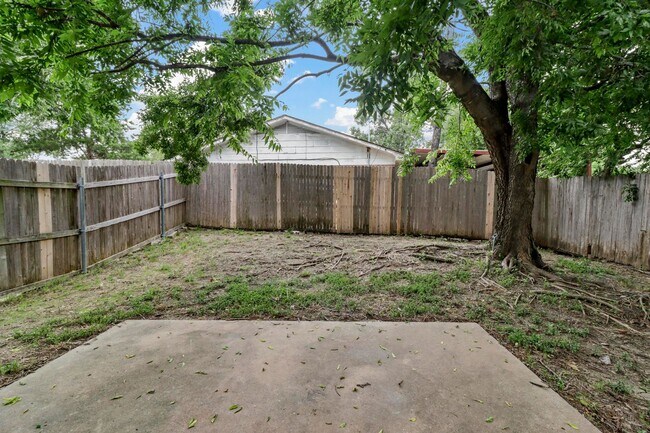 Building Photo - 929-931-931 Parkplace Ridge