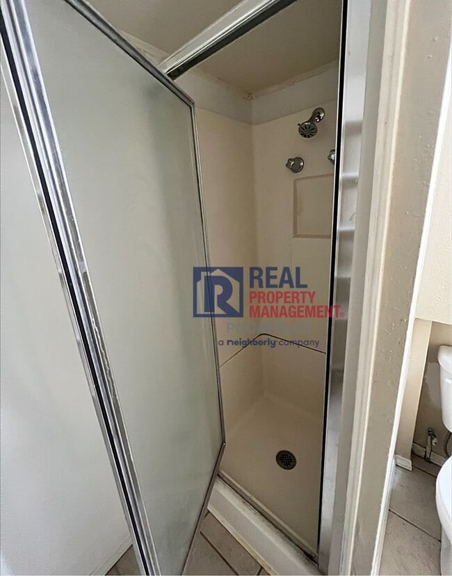 Building Photo - 611 N 11th Ave