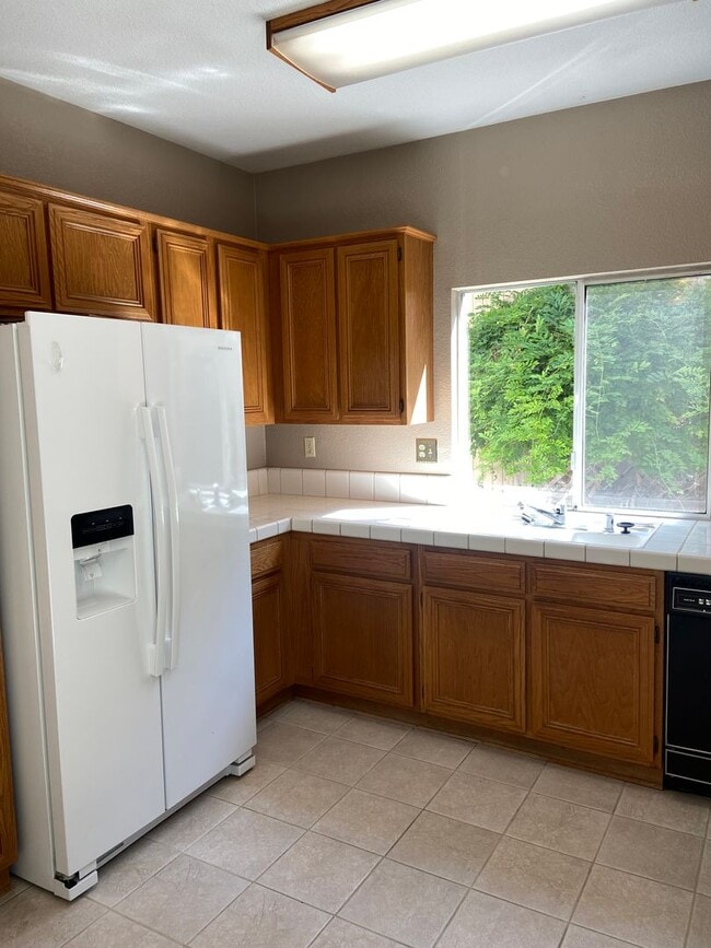 Building Photo - 2 Bdrm, 2 bath home in Laguna - Elk Grove