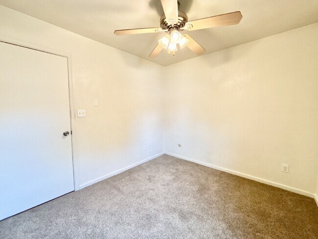 Building Photo - Cozy Brick Ranch in Norfolk!