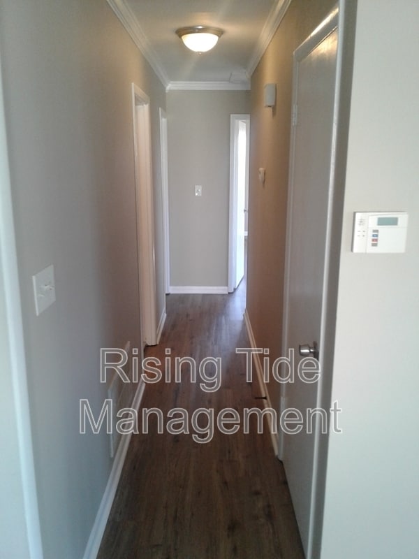 Building Photo - 8905 Valley Hill Dr