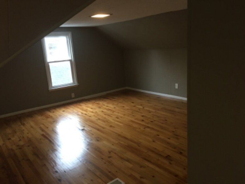 Building Photo - 17210 Mapleboro Ave