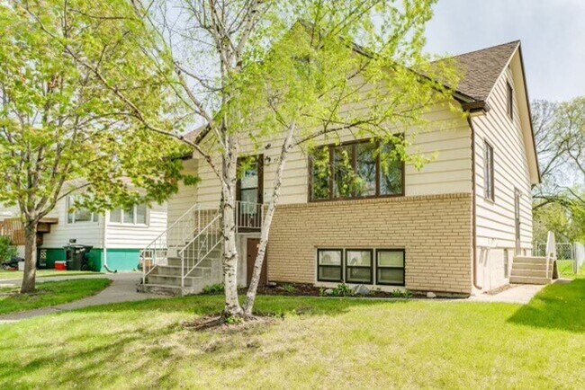 Building Photo - 821 N 15th St