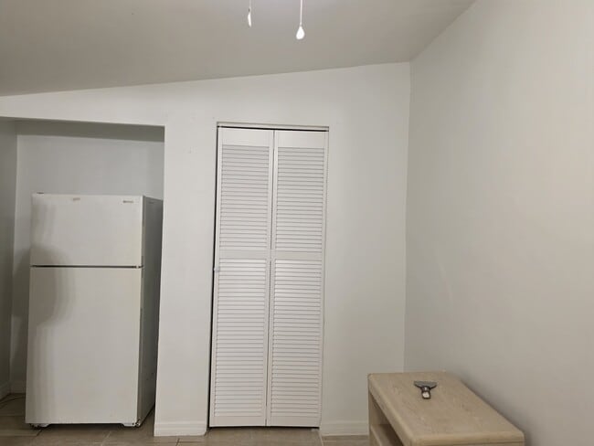 Building Photo - 26671 Sherwood Ln