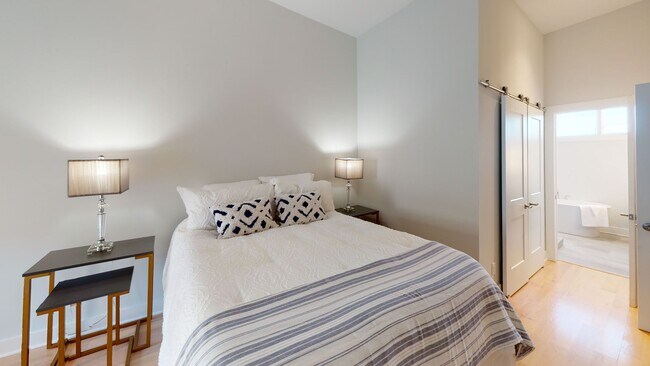 Building Photo - Modern Townhome with Roof Terrace in Dilworth Neighborhood Charlotte NC