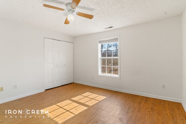 Building Photo - Charming 2-Bedroom Duplex in East Asheville