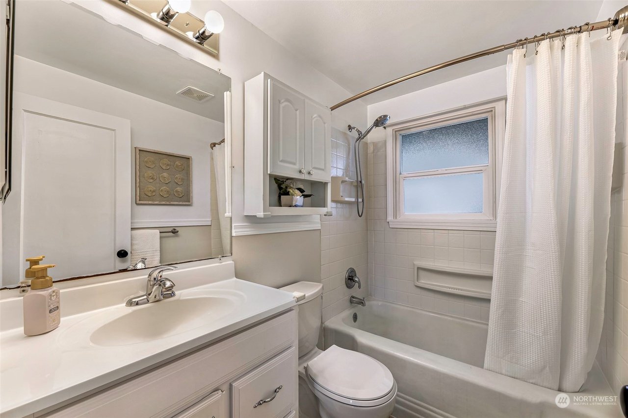 Building Photo - 4027 51st Ave SW
