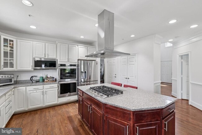 Building Photo - 141 Hawkes Ct