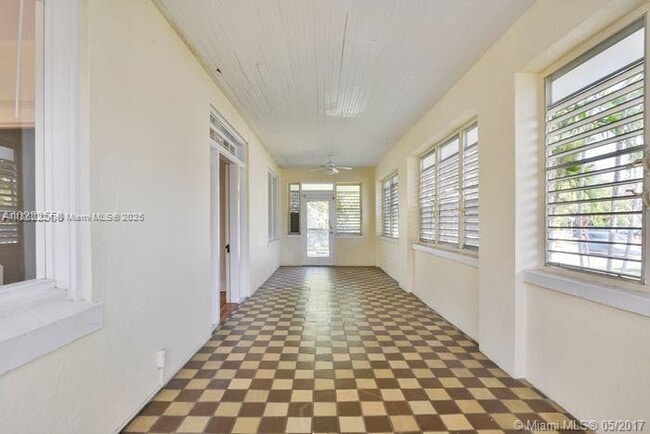 Building Photo - 2000 S Miami Ave