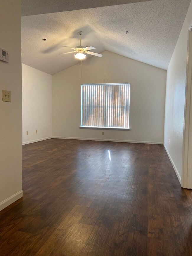 Building Photo - 135 Vixen Cir