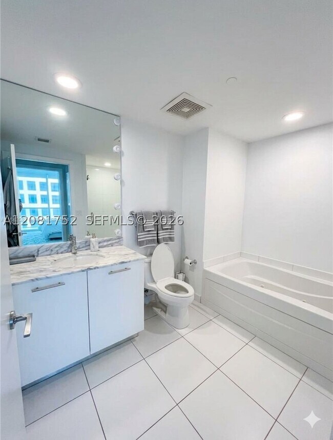Building Photo - 500 Brickell Ave