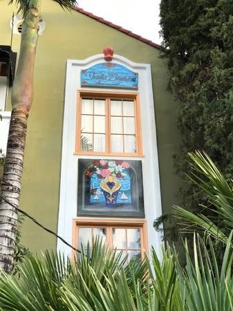 Building Photo - 2028 Beachwood Dr