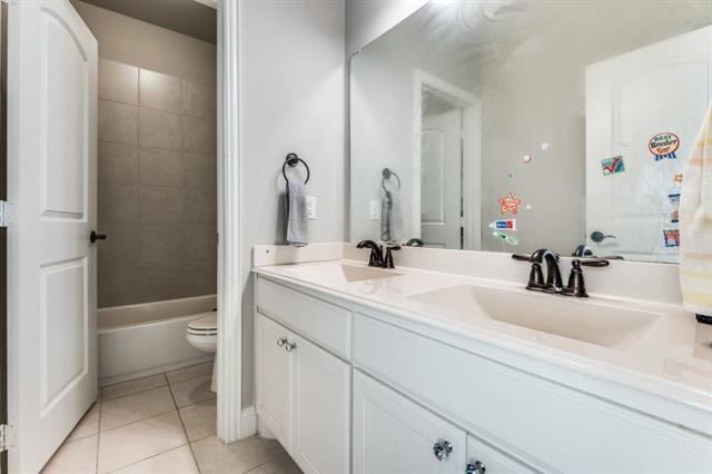 Building Photo - 630 Bridge St