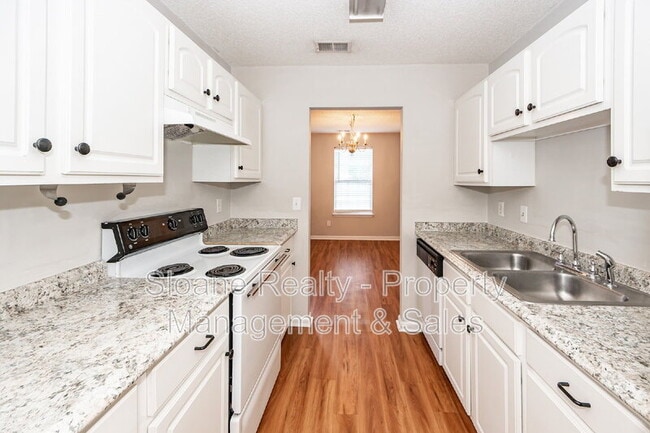 Building Photo - 1343 Pinnacle Ln