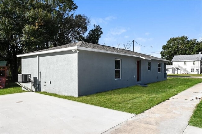 Building Photo - 917 E Laura St