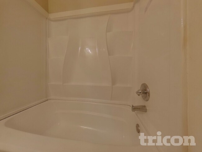 Building Photo - 238 Hampton Dr