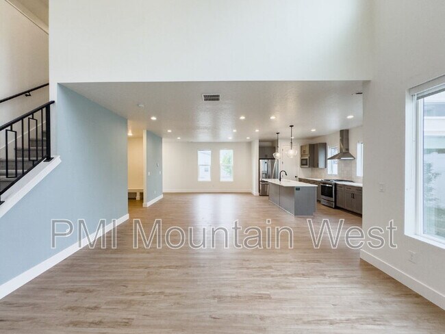 Building Photo - 331 S 680 W