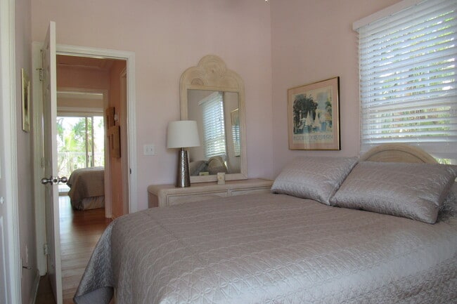 Building Photo - Fully Furnished 2 Bed 1.5 bath Home in the...