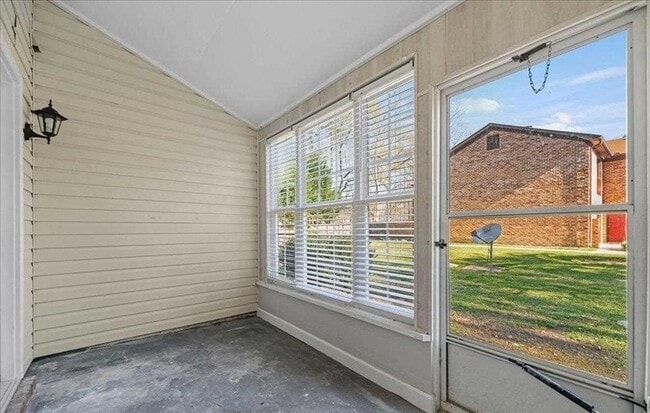 Building Photo - 731 Coventry Ln