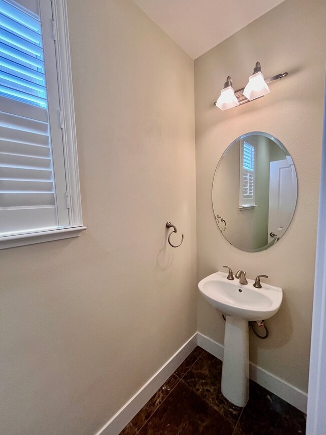 Building Photo - 212 Shumway Ln