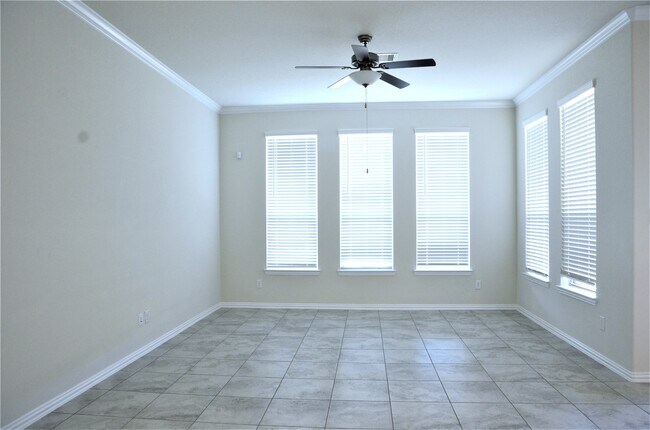 Building Photo - 10702 Balivcar Ct