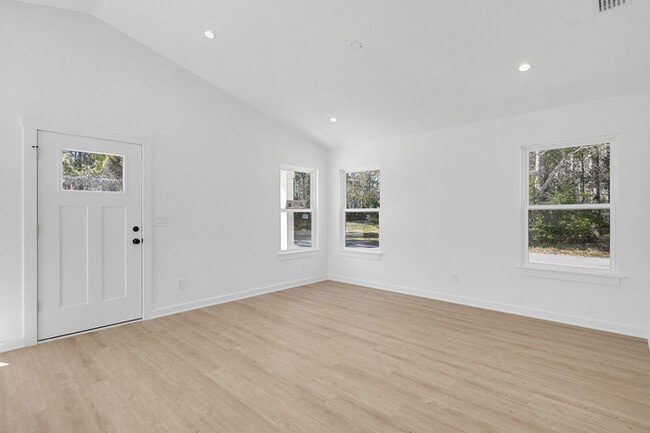 Building Photo - 988 W 9th St