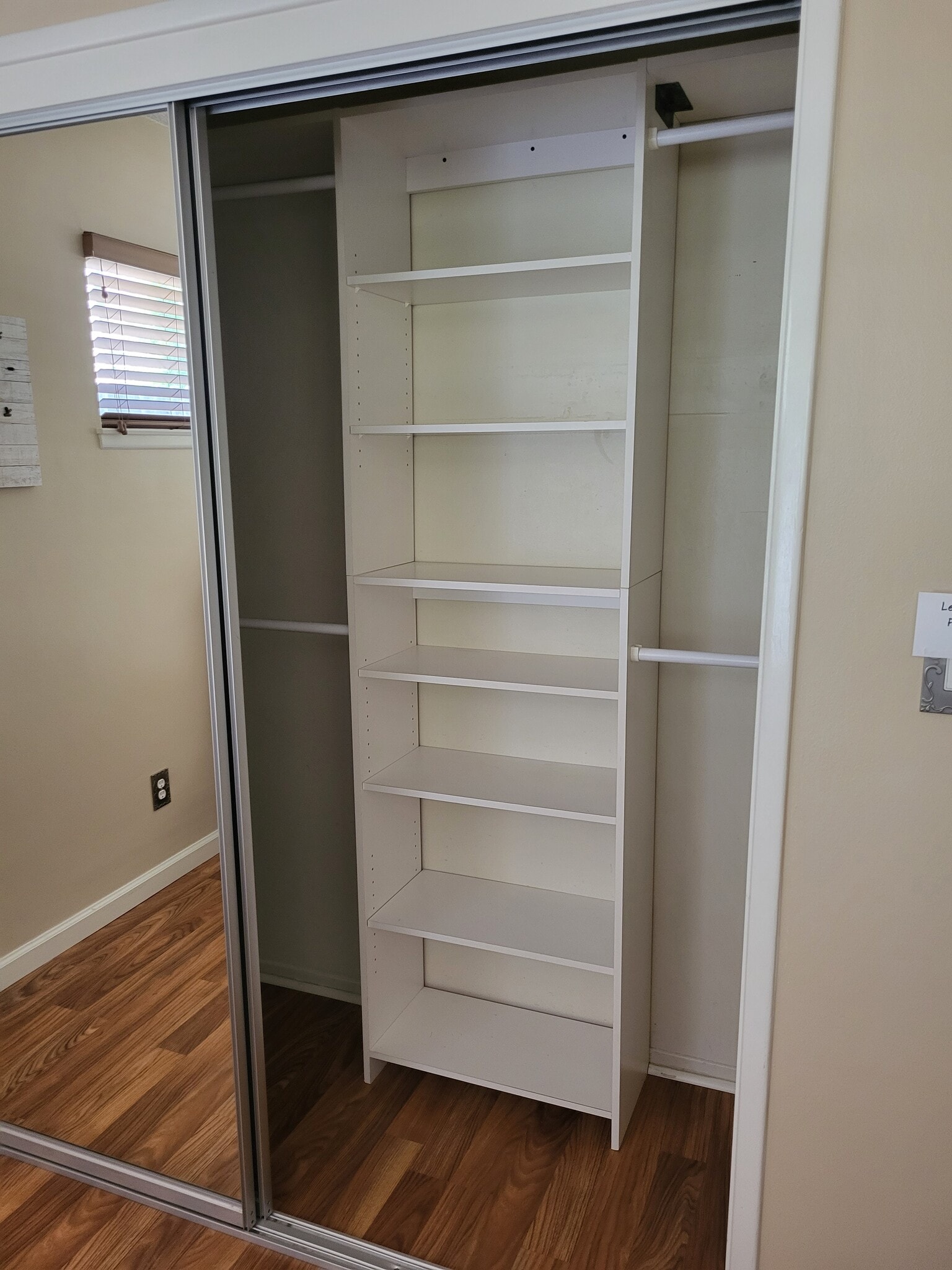 Roomy mirrored closet - 5182 Jay St