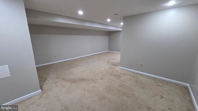 Building Photo - 131 Sunnyside Ln
