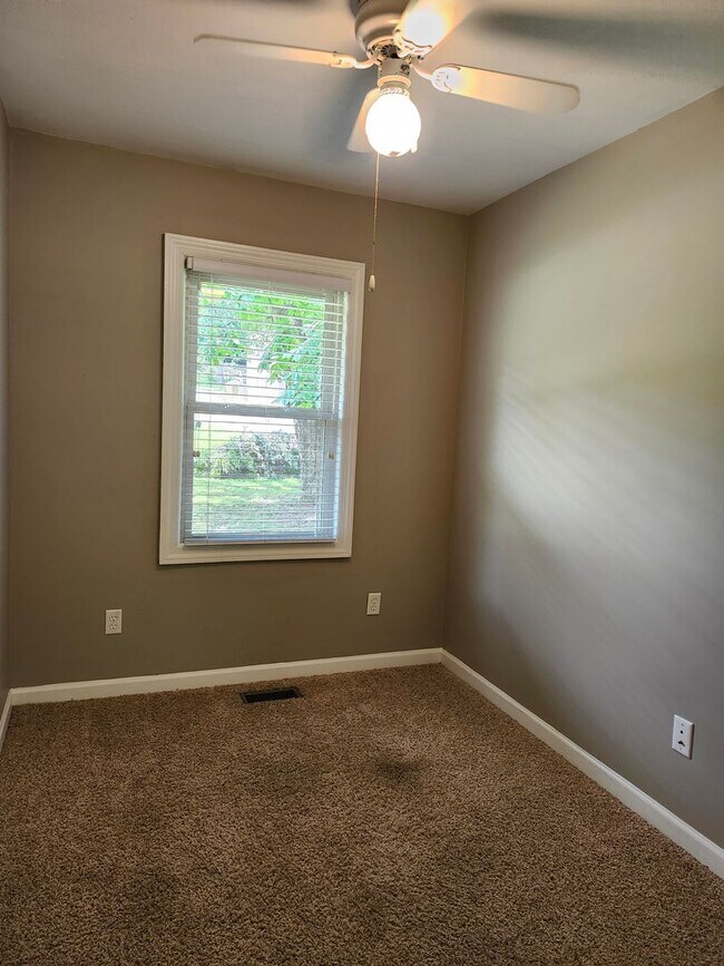 Building Photo - 3 Bedroom 2 bath Home in Stuart Heights