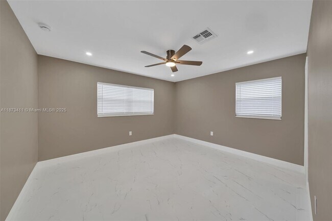 Building Photo - 7762 Plantation Blvd