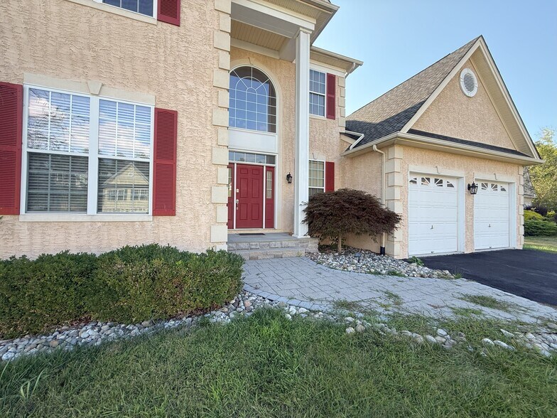 Building Photo - 3145 Pine Valley Way