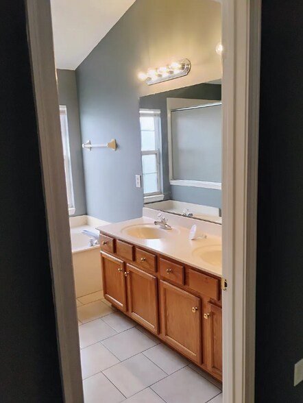 Building Photo - 2627 Canterwood Dr