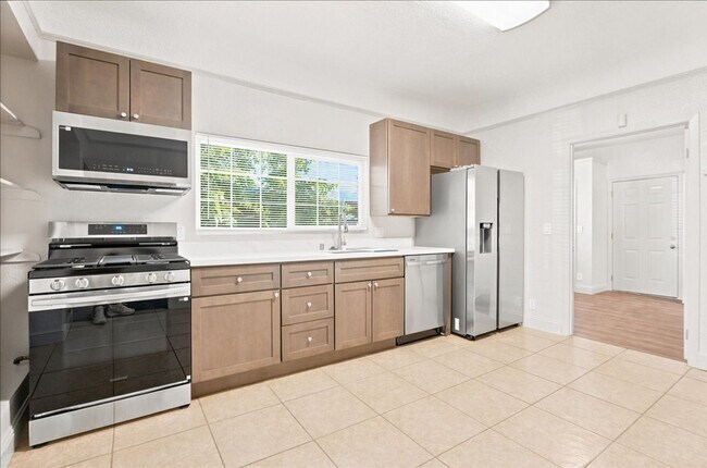 Building Photo - 3123 San Rafael Ct