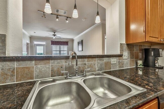 Building Photo - 1711 Old Spanish Trl