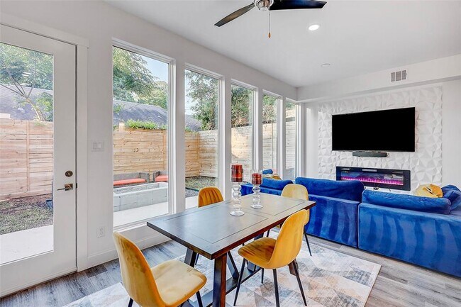 Building Photo - 5006 Golden Forest Dr