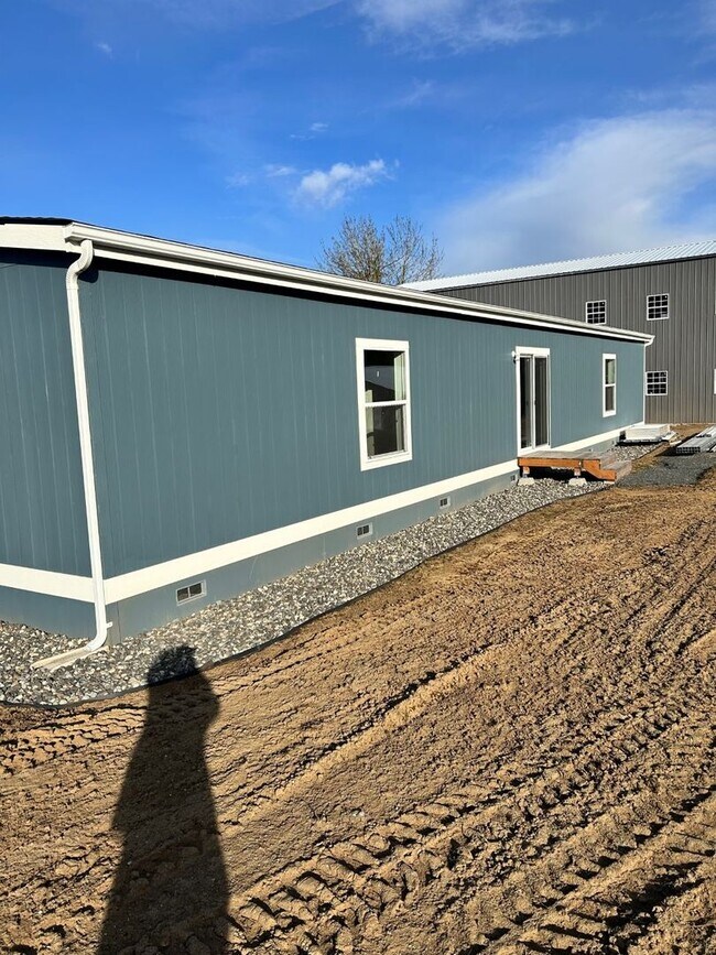 Building Photo - Large Spacious 5 Bedroom House with Fenced Yard