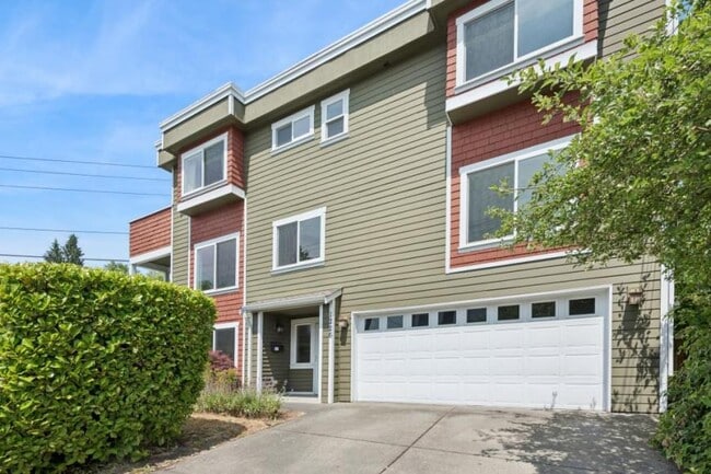 Primary Photo - 4 bedroom in Seattle WA 98103