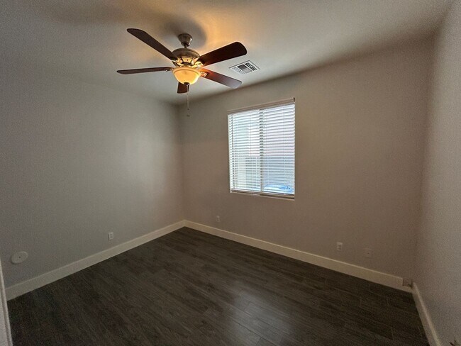 Building Photo - 15439 W Poinsettia Dr