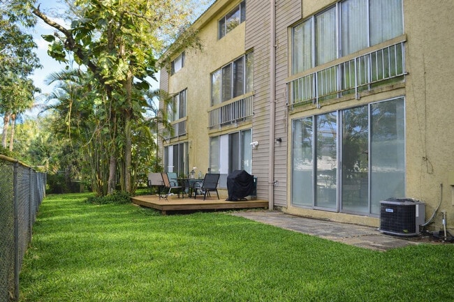 Building Photo - 8401 W Sample Rd